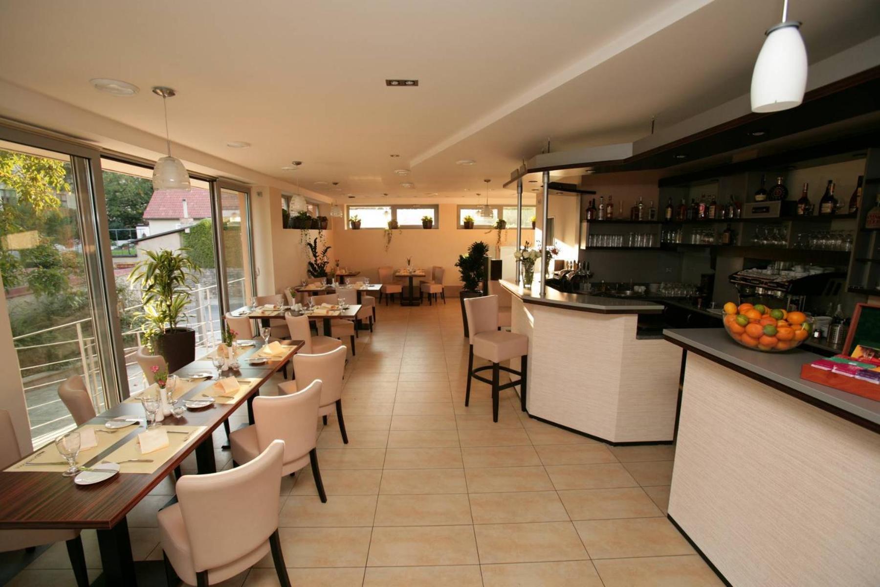 Penzion A Restaurant Barbora Kutna Hora Exterior photo